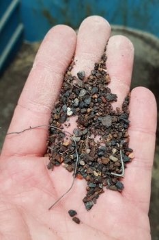 Szafowy rusztowy separator magnetyczny MSS-AC w zsypie suchej mieszanki zaprawowej