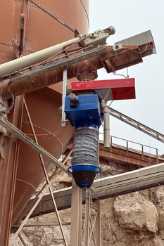 Rusztowy separator magnetyczny automatyczny MSSJ-AC HD 600 SCORPION w zsypie mielonego wapna hydratyzowanego