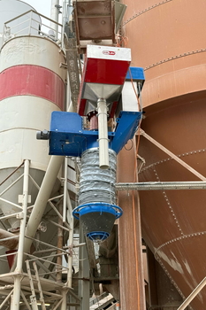 Rusztowy separator magnetyczny automatyczny MSSJ-AC HD 600 SCORPION w zsypie mielonego wapna hydratyzowanego