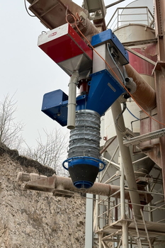 Rusztowy separator magnetyczny automatyczny MSSJ-AC HD 600 SCORPION w zsypie mielonego wapna hydratyzowanego