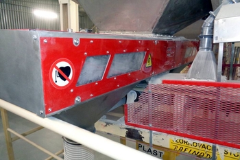 Magnetyczny rusztowy separator s automatycznym oczyszczaniem