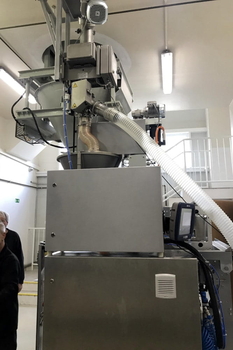 Zrzutowy detektor metali QUICKTRON 07 RH HyQ Clean – granulacja i homogenizacja mieszanin w produkcji farmaceutycznej