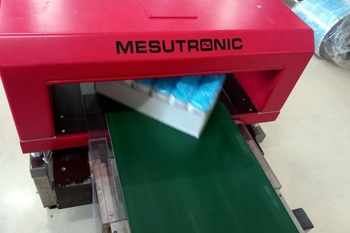 Tunelowy detektor metali METRON 05 D – kontrola końcowa w zakładzie spożywczym