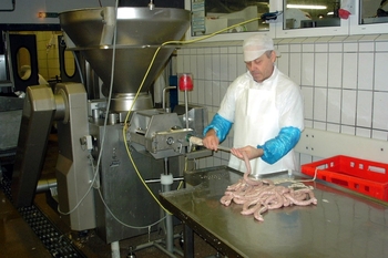 Przenośny rurowy detektor metali MEATLINE 07 – kontrola wyrobów mięsnych w przemyśle spożywczym