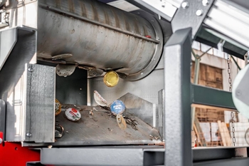 Bębnowy separator magnetyczny z obudową zamkniętą MBZ 304 N 800 – separacja metali z paliw alternatywnych RDF