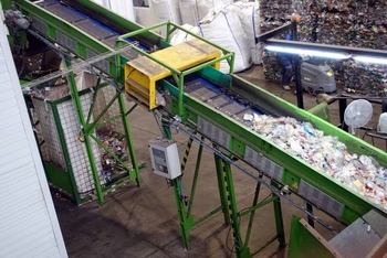 Separacja metali na linii sortowniczej odpadów komunalnych