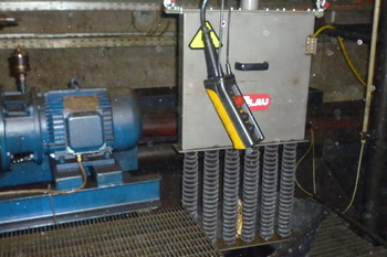 Magnetyczny separator rusztowy do cieczy MRZ – oczyszczanie emulsji chłodzącej przy obrabiarce w przemyśle maszynowym