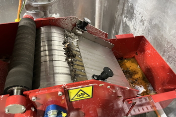 Wyładowczy cylinder separacyjny MVS – oczyszczanie emulsji chłodzącej przy obrabiarce w przemyśle maszynowym