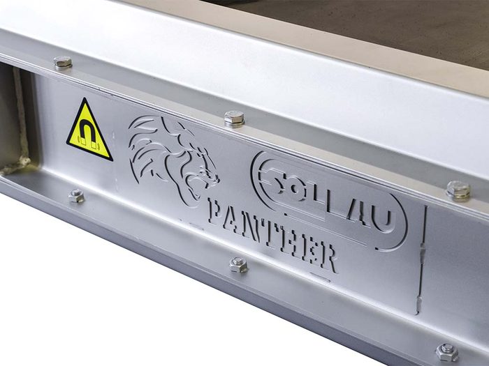 Samoczyszczący separator magnetyczny nadtaśmowy DND-AC nad przenośnikiem taśmowym