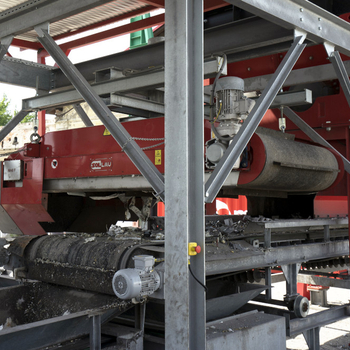 Separator magnetyczny nadtaśmowy DND-AC