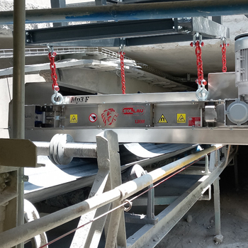 Separator magnetyczny nadtaśmowy DND-AC